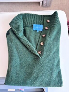 Alice Walk Women's Forest Green V-Neck Button Sweater 100% cashmere